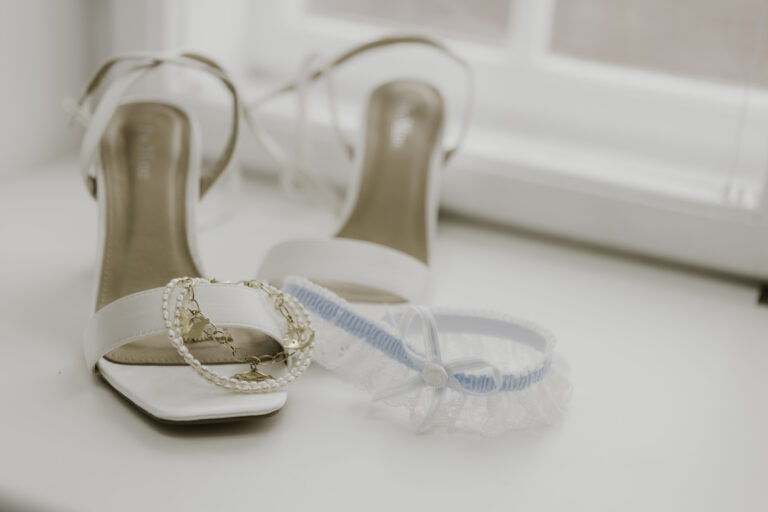 Brautschuhe und Strumpfband